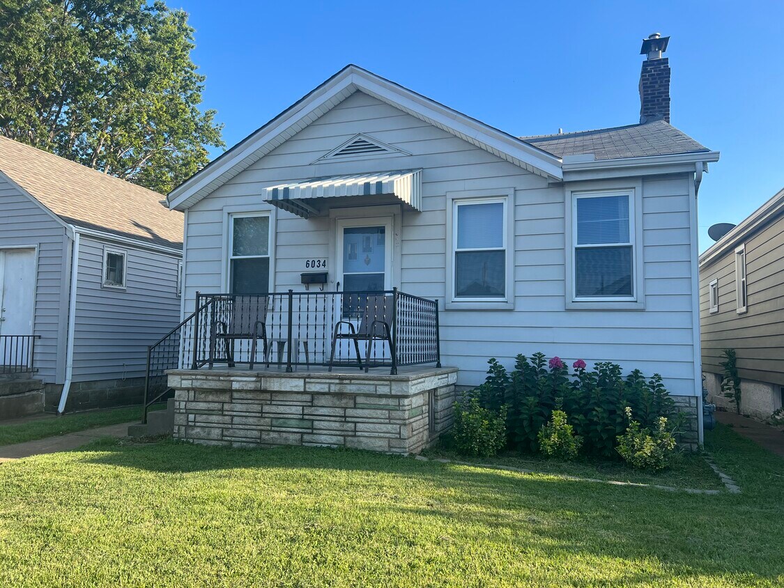 Primary Photo - 6034 Fyler Ave