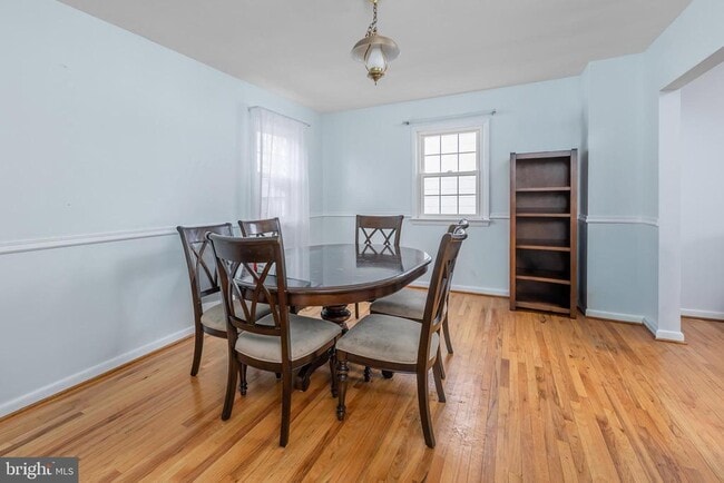 Building Photo - 307 Dickinson Rd