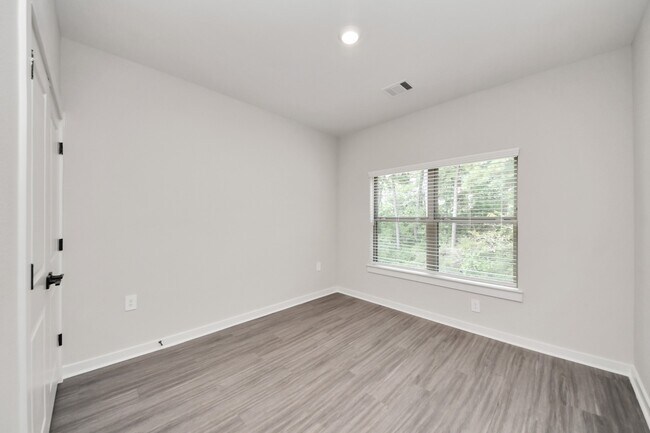 Building Photo - 7711 Longmire Rd