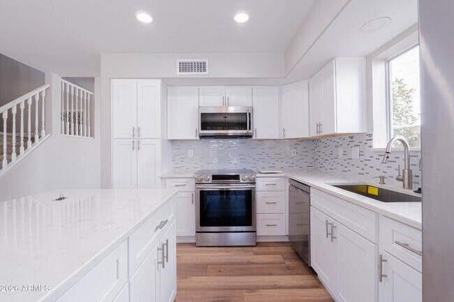 Foto del edificio - 3333 E Long Lake Rd