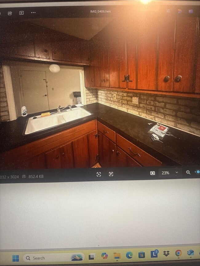 Building Photo - Quaint 1 bedroom house