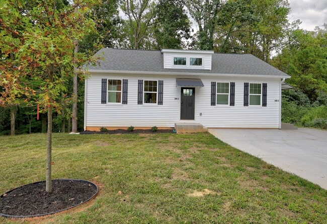 Building Photo - 345 W Stewart Ave