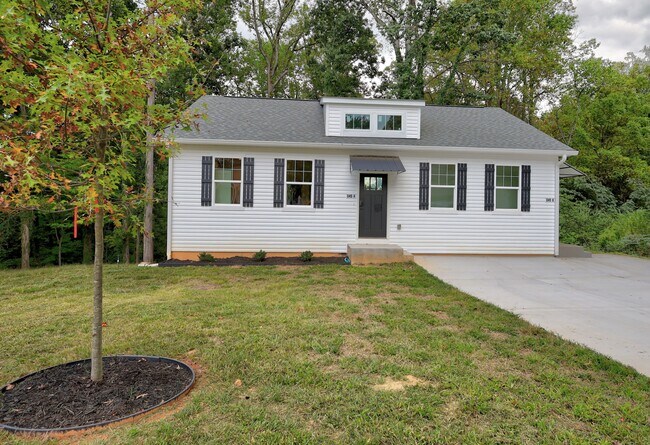 Foto del edificio - 345 W Stewart Ave