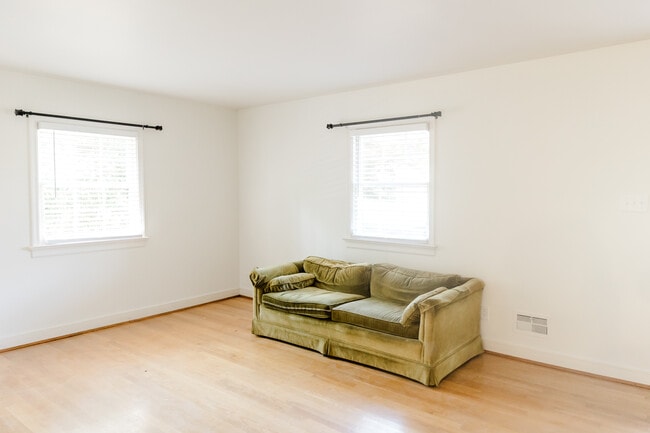 Living Room - 1941 N Junaluska Dr
