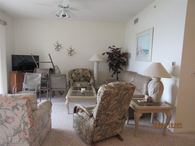 Foto del edificio - 8076 Queen Palm Ln