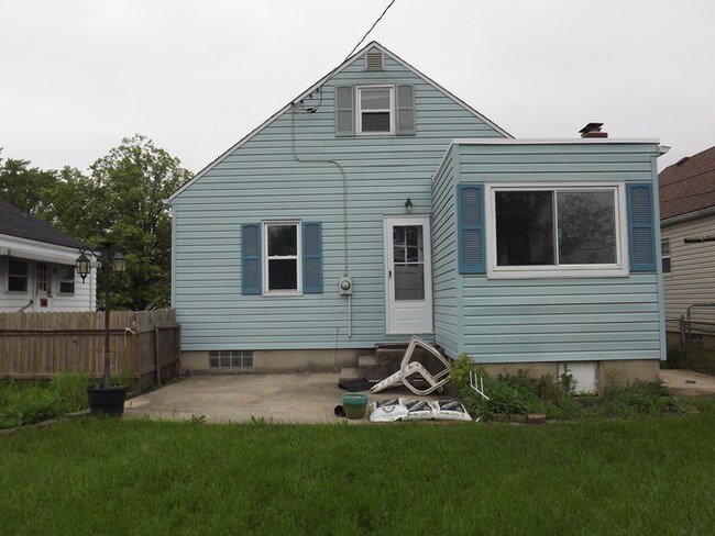 Building Photo - Cape Cod Move In Ready!