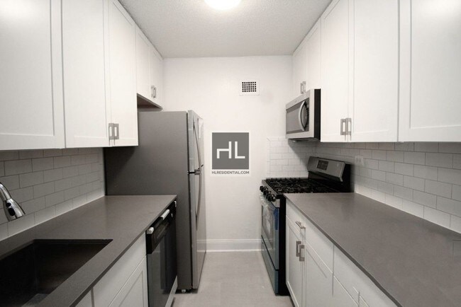 Building Photo - 3 BED,2 BATH Fifth Avenue