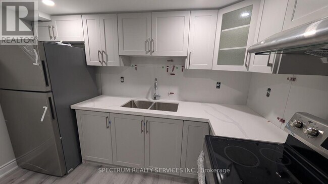 Building Photo - 1525 Cranberry Cres