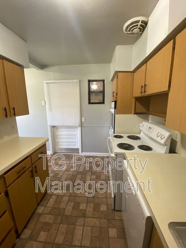Foto del edificio - 8952 Castle Blvd