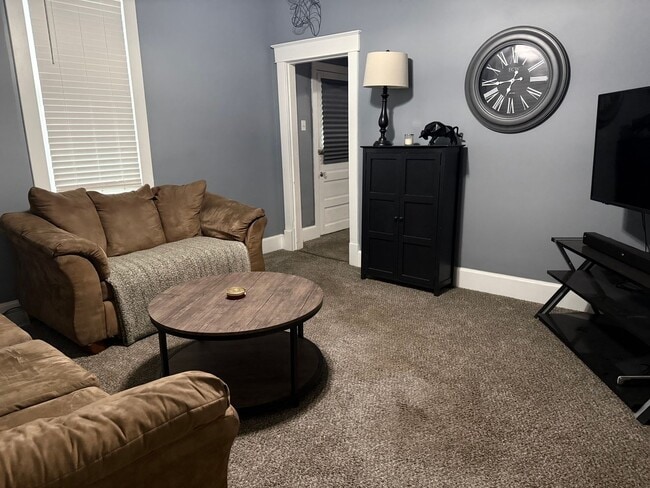 Photo - 4 bedroom 2 bathroom home for rent!