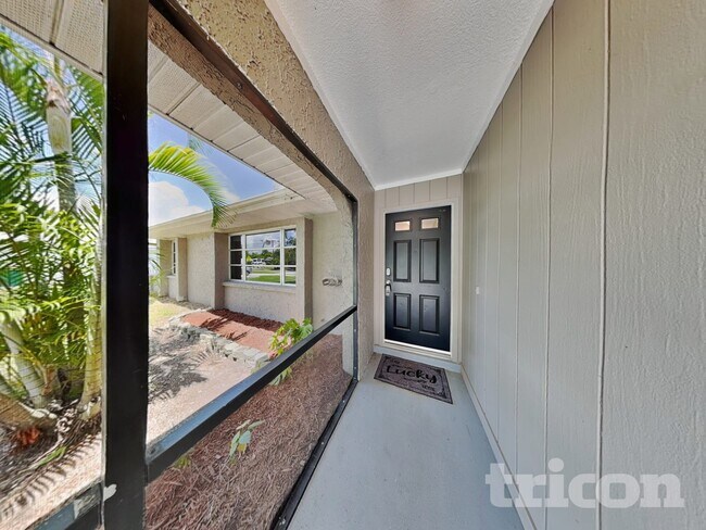 Foto del edificio - 20336 Peachland Blvd