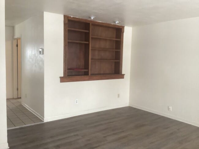 Building Photo - 4 Bedroom 2 Bathroom Single Family Home