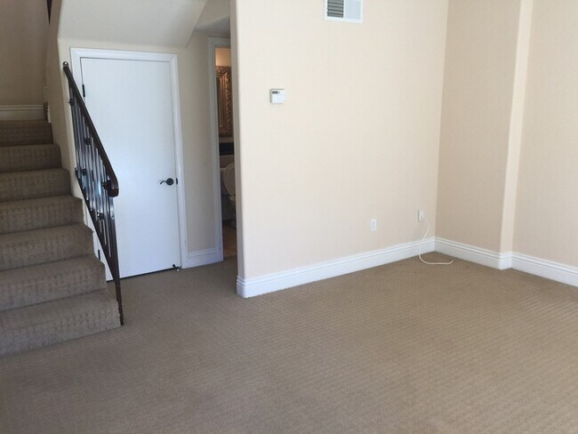 Foto del edificio - Gorgeous Updated UTC La Jolla Condo!
