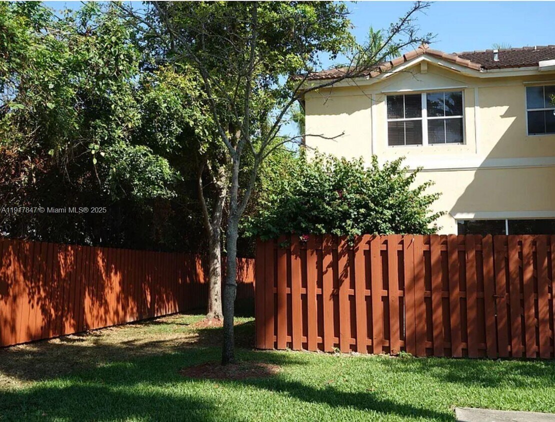 Foto del edificio - 12628 SW 122nd St