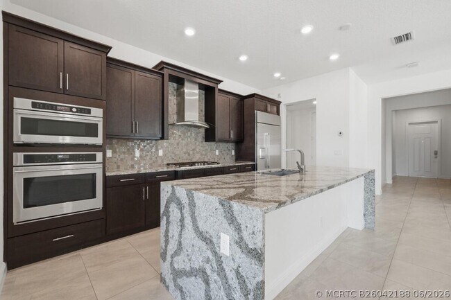 Building Photo - 11760 Bayview Cir