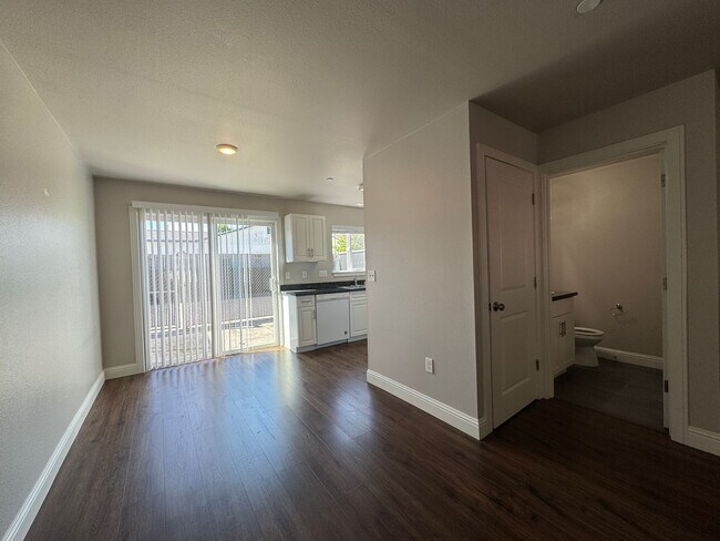 Building Photo - 115Greg