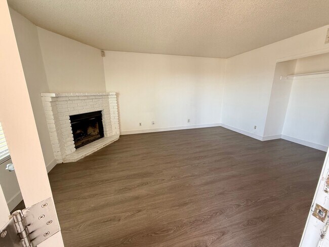 Building Photo - 6984 Appleton Dr