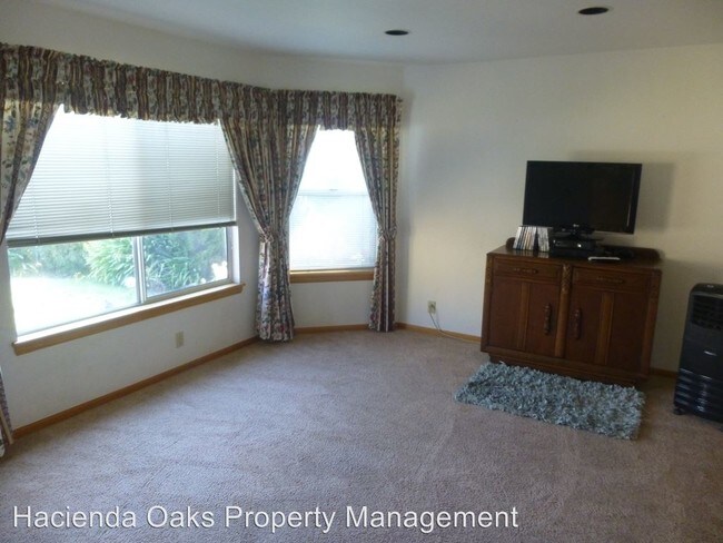 Building Photo - 1470 Mercer Ct