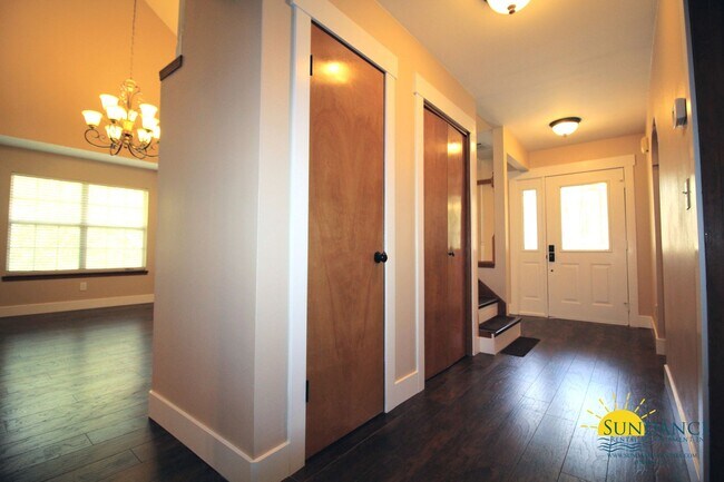 Building Photo - Exquisite 4 Bedroom Home in Bluewater Bay