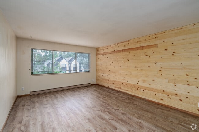 1BR, 1BA - 700SF - Living Room - Greenwood North Apartments