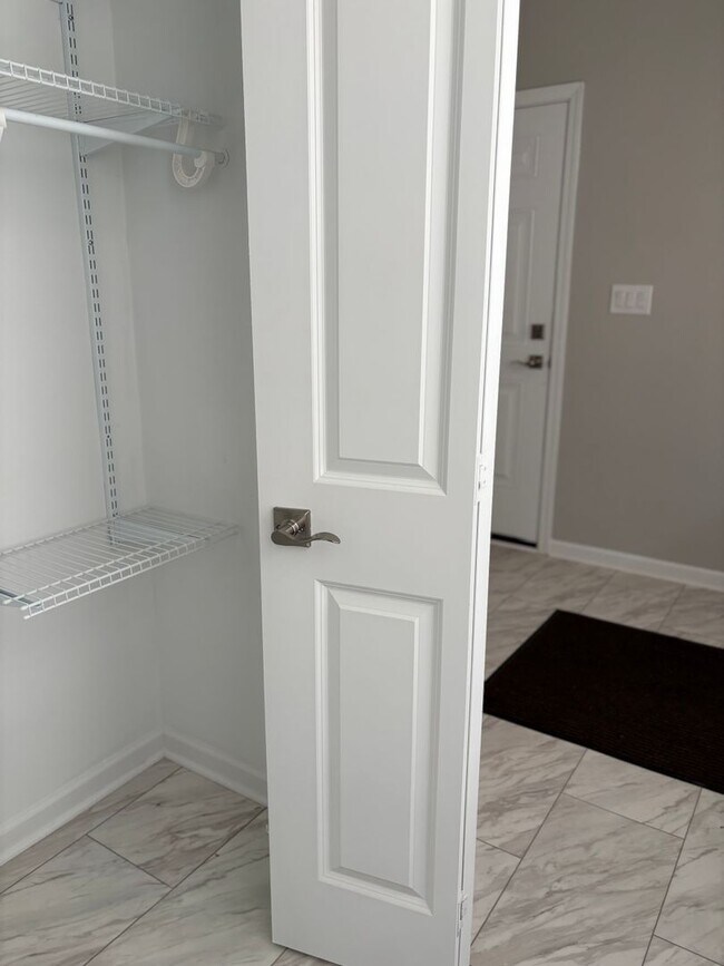 Foto del edificio - Brand-New 3-Bed, 2.5-Bath Condo: Modern Co...