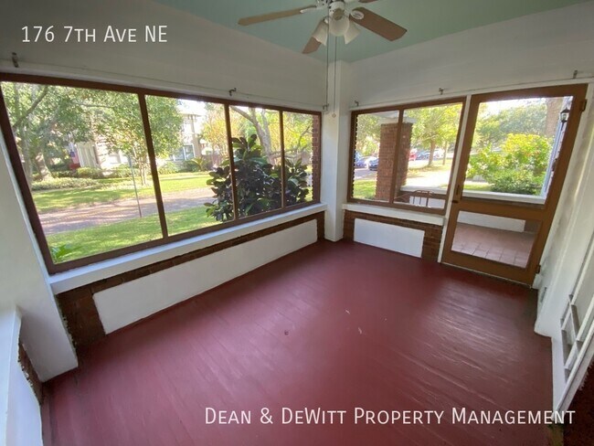 Building Photo - Renovated Old NE 2/1 - For Rent