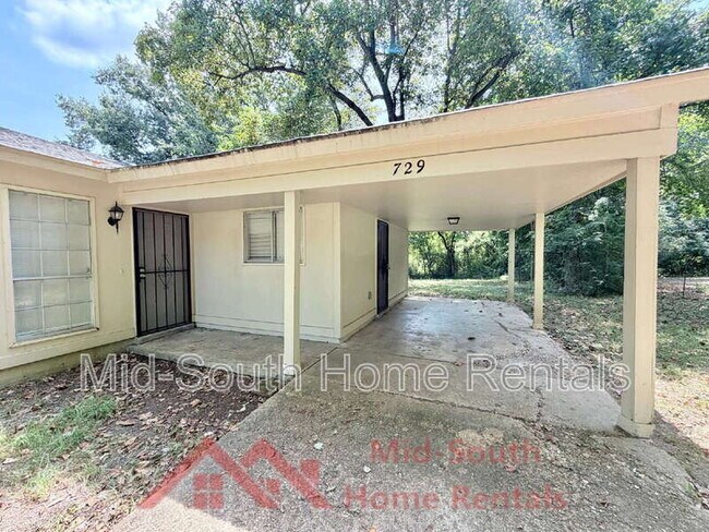 Foto del edificio - 729 Blackstone Ln