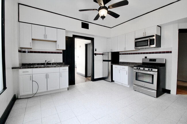 Building Photo - 2302 W 19th St