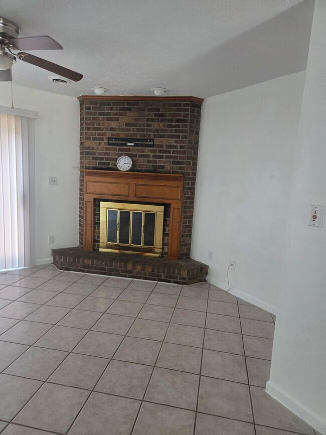 Foto del edificio - 830 44th Ave N