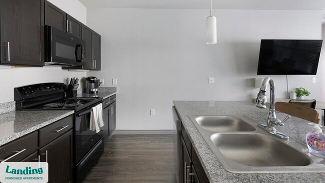 Foto del edificio - 650 S Main St