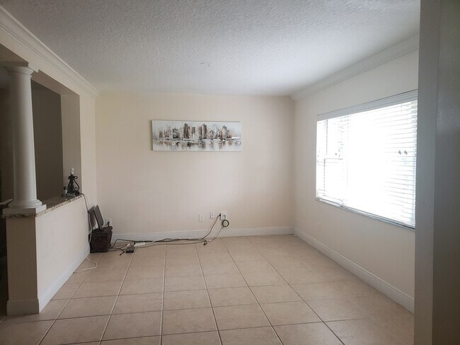 Foto del edificio - 8315 Caraway Dr