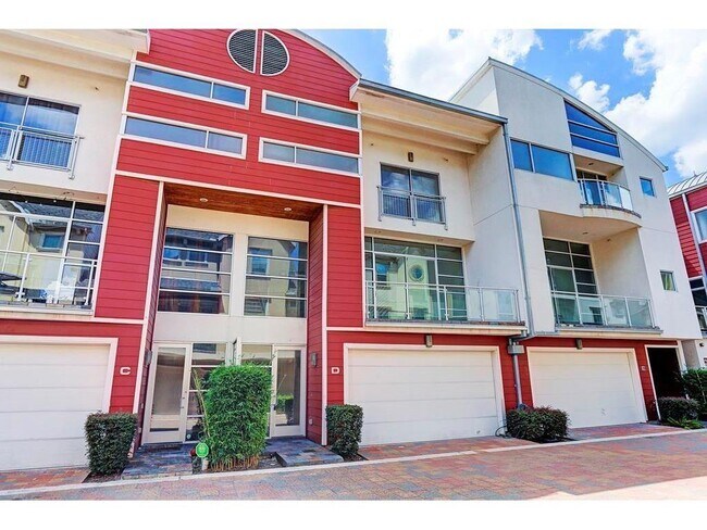 Foto del edificio - 6014 Fairdale Ln