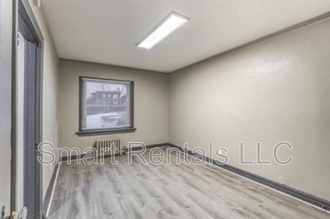 Building Photo - 807 Clara Ave