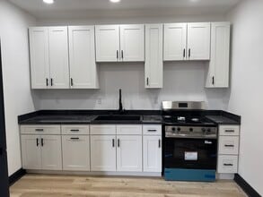 Building Photo - 214 E 16th Ave