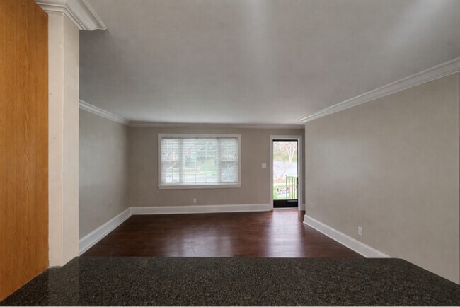 Foto del edificio - 1976 Lynnwood Dr