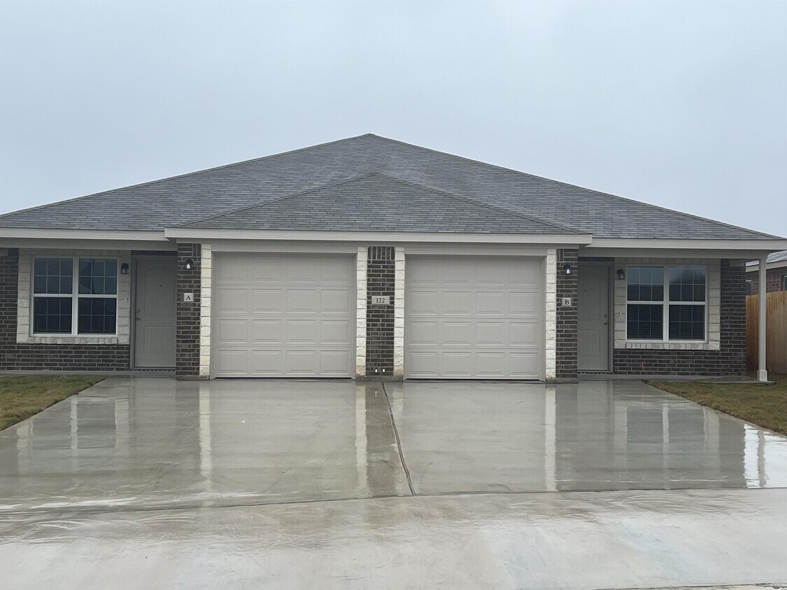 Primary Photo - 122 Dolphin Dr