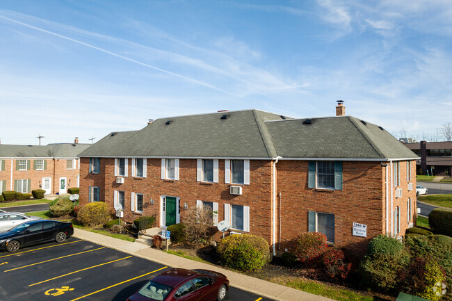 Apartments - Bowdoin Square Apartments