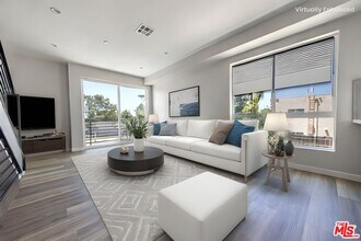 Building Photo - 6702 Balboa Blvd