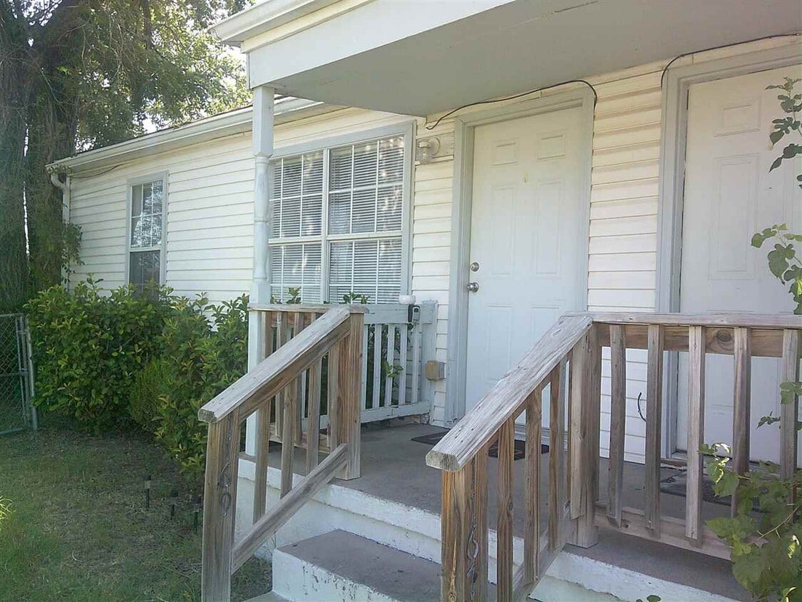 Primary Photo - 1167 NW Ozmun Ave