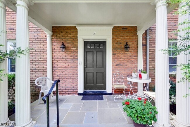 Building Photo - 132 Claremont Rd
