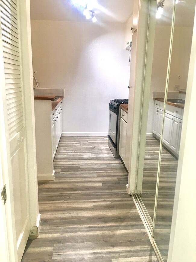 Foto del edificio - title - Beautiful 1 Bed/1 Bath Condo Apart...