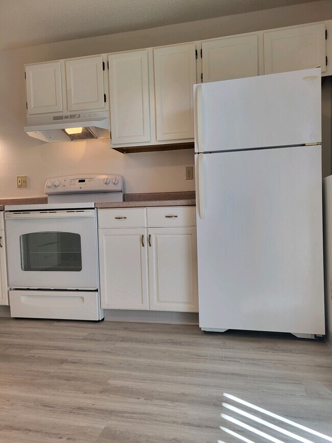 Kitchen - 845 Hathaway Dr