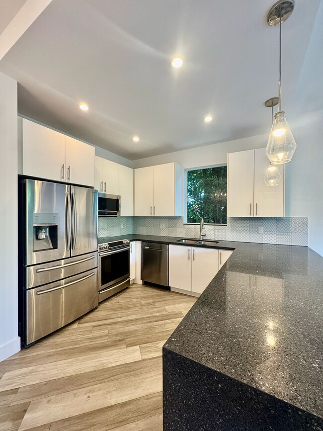 Building Photo - 2882 SW 37th Ct