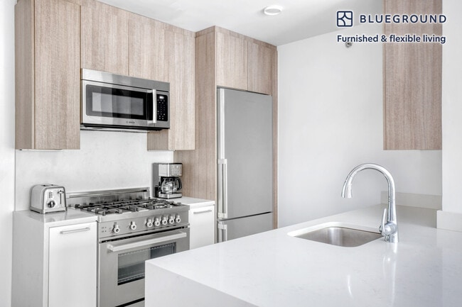 Foto del edificio - 311 W 50th St