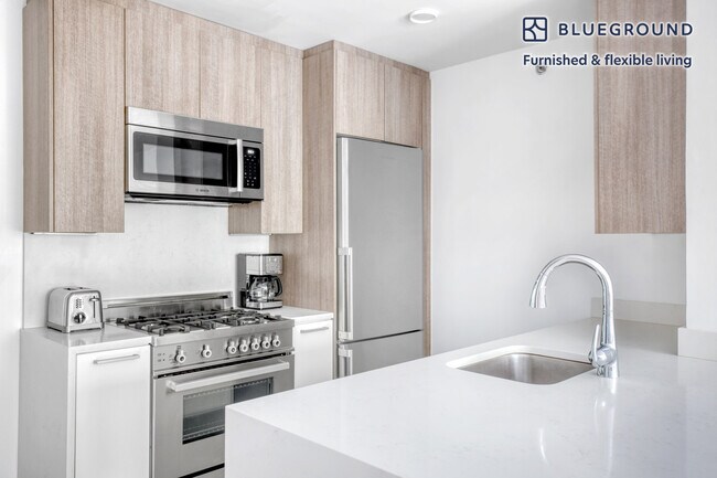 Foto del edificio - 311 W 50th St