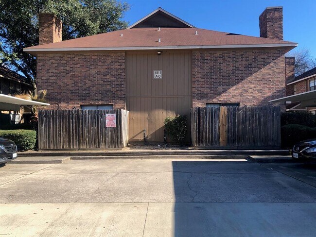 Foto del edificio - 1811 Briarcreek Blvd