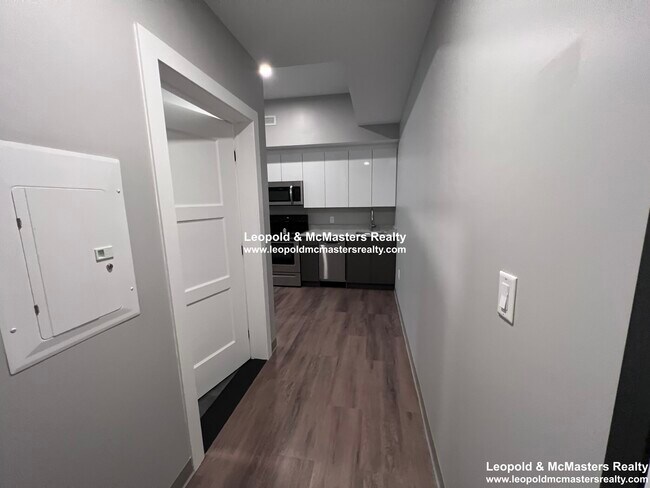 Building Photo - 104 Hemenway St