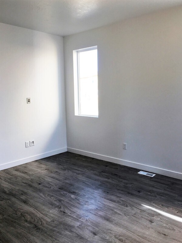 Building Photo - 5347 Fallowfield Ln