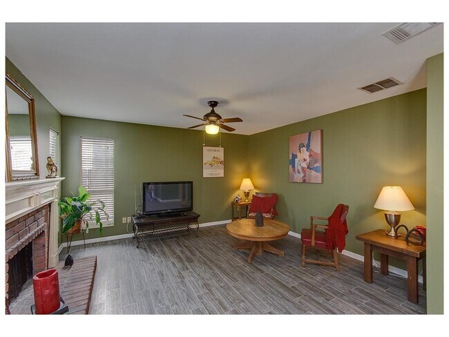 Foto del edificio - 8211 Monona Ave.