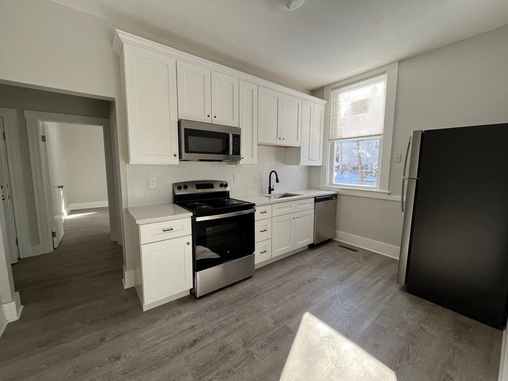 9 Dartmouth St Unit A, Maynard, MA 01754 Room for Rent in Maynard, MA